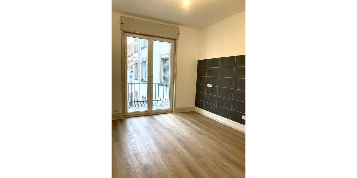 Stilvolle 4-Zimmer-Altbauwohnung mit Balkon in zentraler Stadtlage von Neustadt 4 zimmer