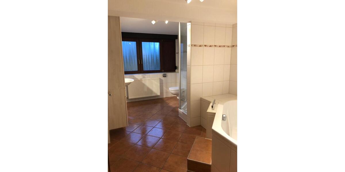 Einfamilienhaus Bammental - 7 Zimmer, 150 m&sup2;, 2.100&euro; | Angebot:26130459