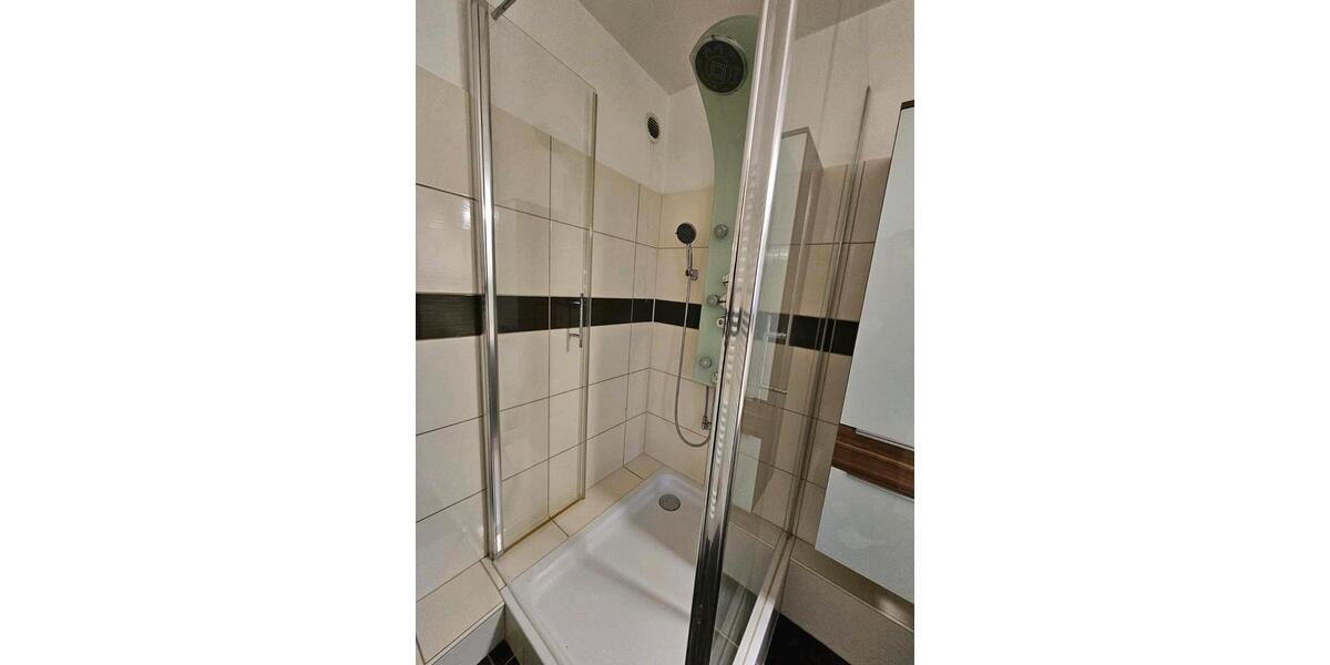 3-Zimmerwohnung mit Einbauküche, Balkon, Keller und PKW-Stellplat 3 zimmer