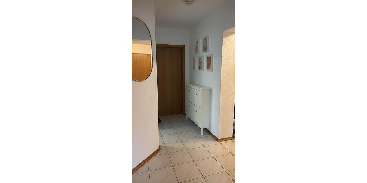 3ZKB, ca. 80m2 EG, Gäste WC, kleiner Garten u. 25m2 Keller 3 zimmer