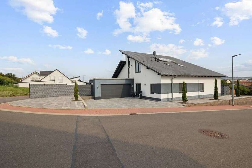 Haus zum Kaufen in Eisenberg 799.000 € 248 m²