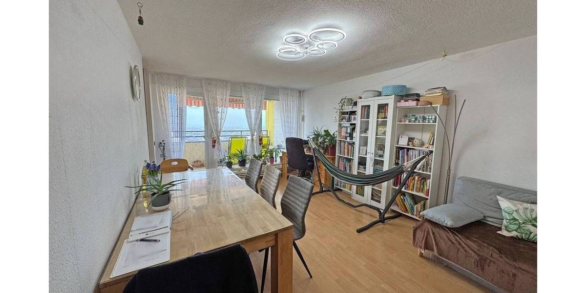 Hoch über den Dächern - Gepflegte Eigentumswohnung mit schönem Fernblick 3 zimmer