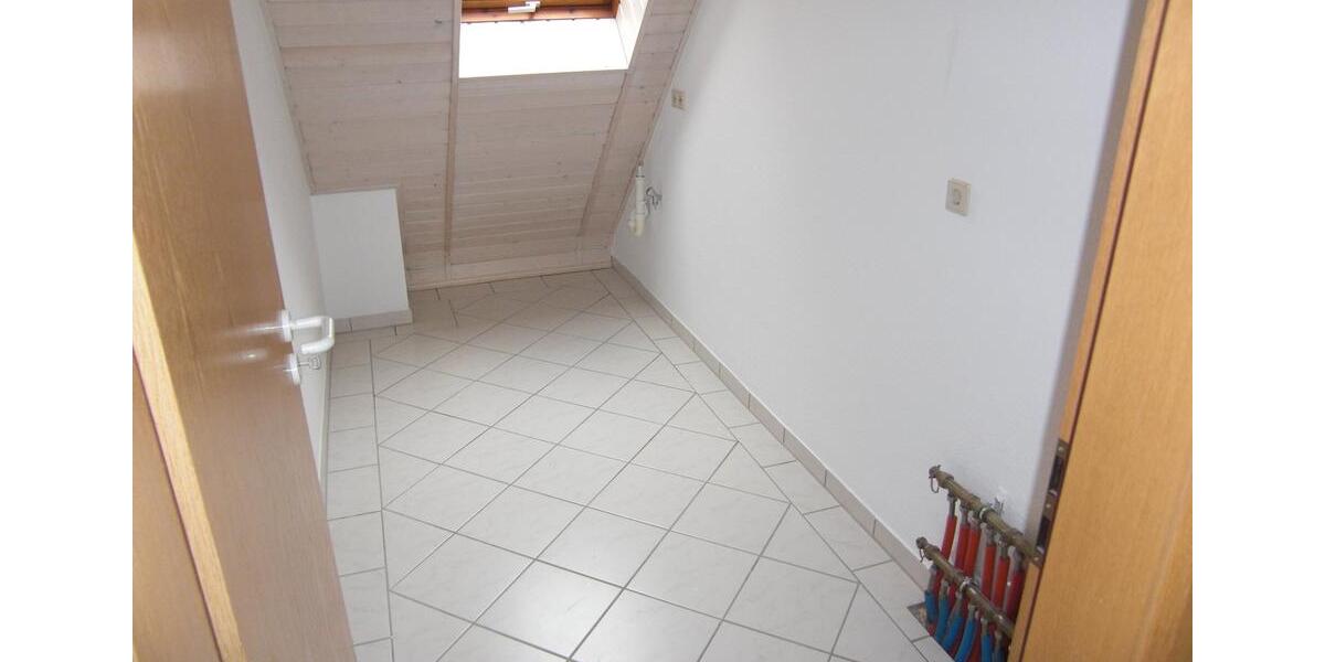 Dachgeschoßwohnung Mörlenbach - 3 Zimmer, 82 m&sup2;, 240.000&euro; | Angebot:24469846