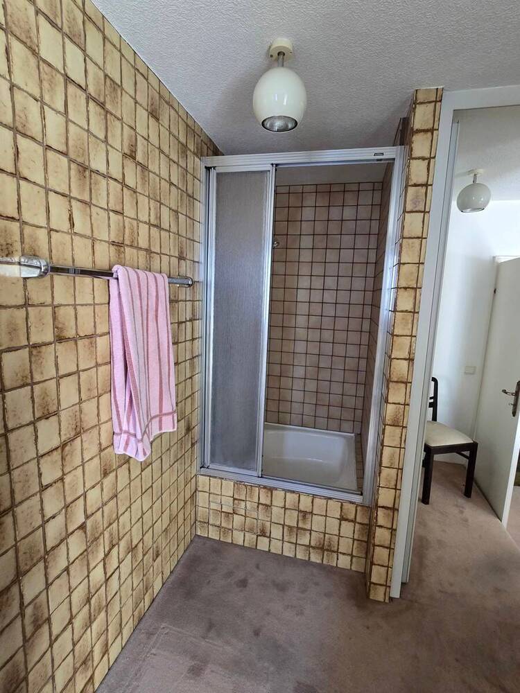 Großzügige 3 ZKB Wohnung mit 70er Jahre Charme
