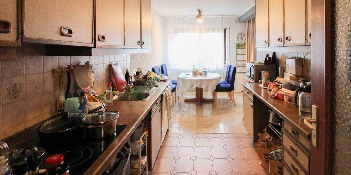 Großzügige 4-Zimmer-Wohnung mit Loggia & Tiefgarage - keine Erbpacht, top Lage! 4 zimmer