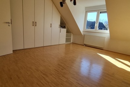 Haus-WG hat 2 Zimmer (19&15qm) frei, wunderschön gelegen am Alsterlauf, U1 3 Min. entfernt