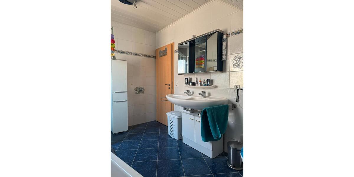 Dachgeschoßwohnung Heddesheim - 3.5 Zimmer, 84 m&sup2;, 1.050&euro; | Angebot:25982342