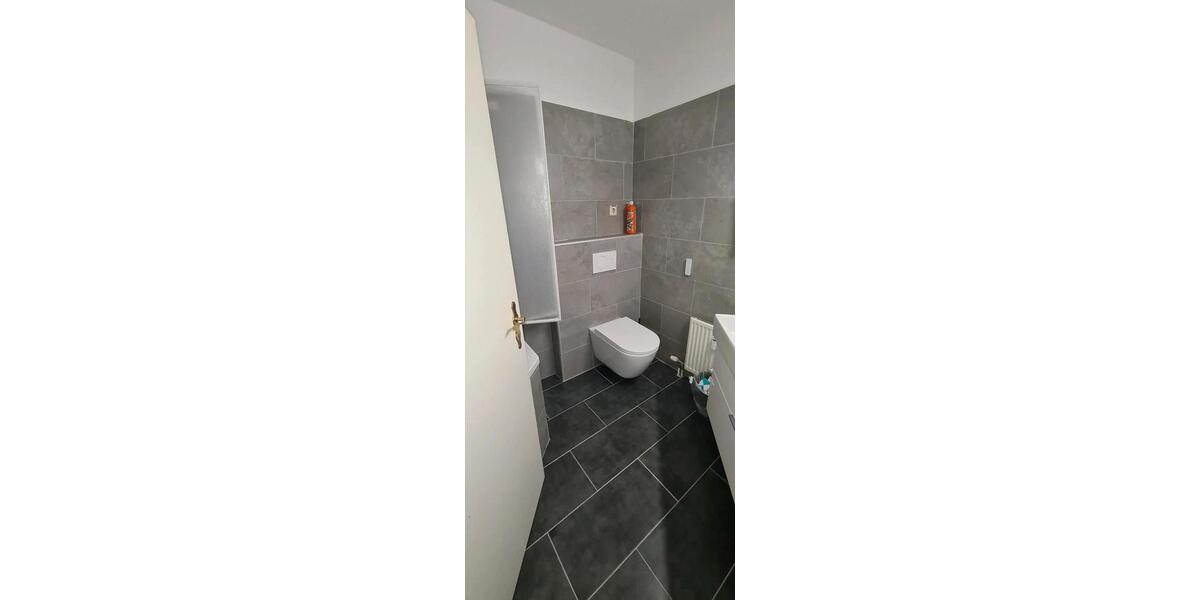 Zentrale Wohnung mit 2 Wohneinheiten zu Verkaufen 5 zimmer