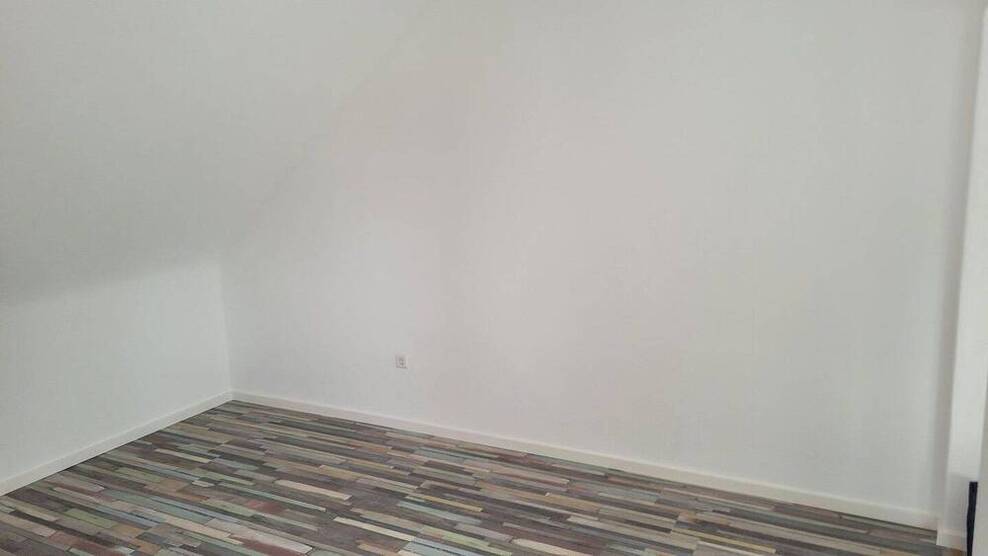 Erstbezug: Renoviertes Apartment (DG) mit Küche (Optional) - 