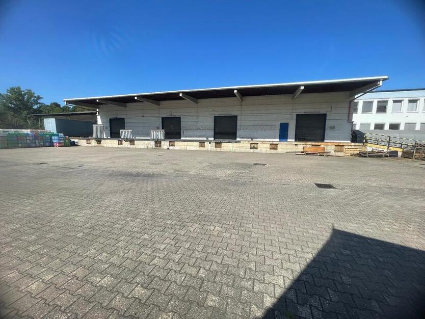 Lagerhalle mit Auffahrrampe