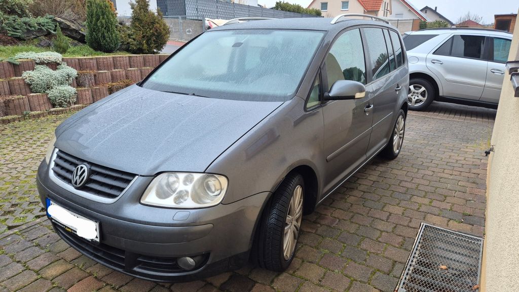VW Touran 282.000 km 2.950 &euro; Eisenberg 67304
