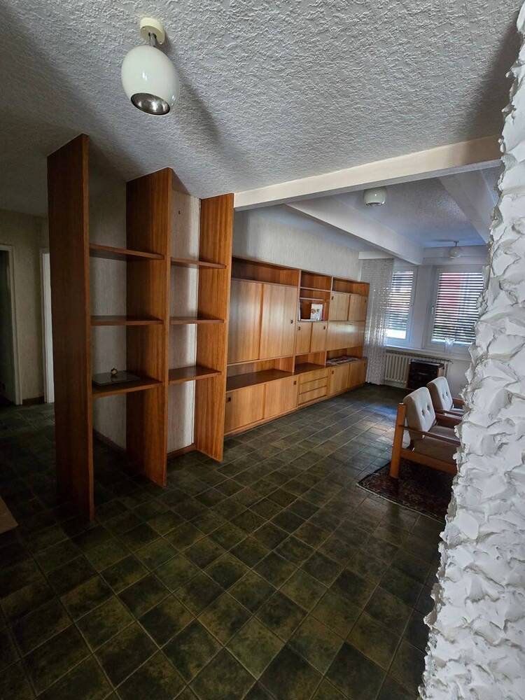 Großzügige 3 ZKB Wohnung mit 70er Jahre Charme