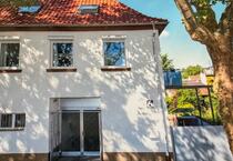 Einfamilienhaus mit großem Saal und Einliegerwohnung von PRIVAT