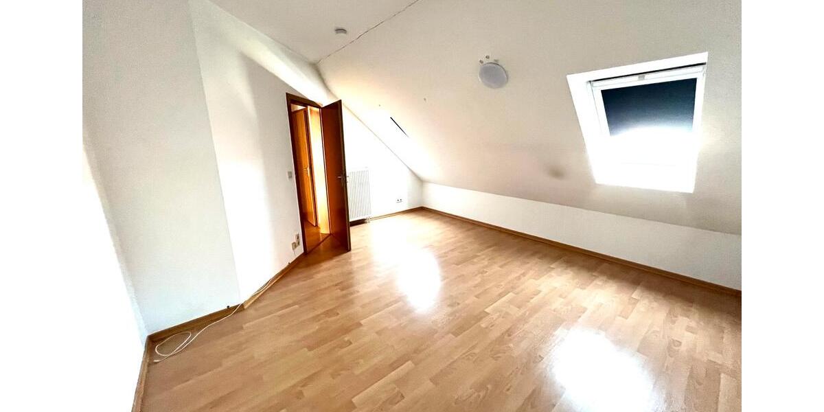 Wohnidylle in 2 Zimmer Wohnung im DG mit Loggia und TG Pkw-Stp. 1 zimmer