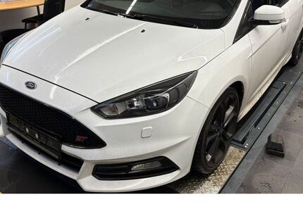 Ford Focus 102.000 km 15.490 &euro; Bensheim 64625