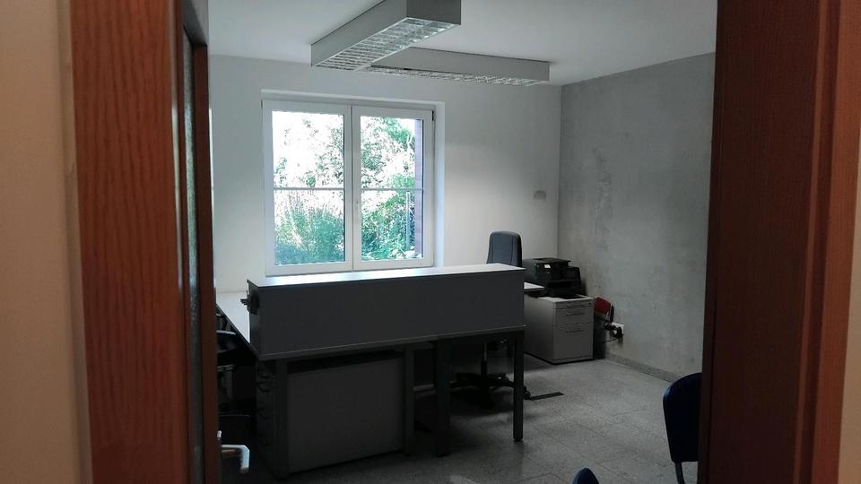 Büro in Gönnheim mit Bad & Flur
