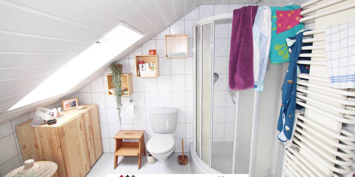 Schönes 3-Familienhaus, insg. 191m² Wohnfläche + 600m² Grundstück, inkl. 2 Garagen & Garten 1 zimmer