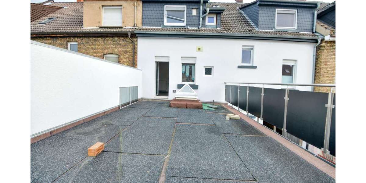 Bezugfsfreie 6 ZKBB mit XL-Panoramaterrasse & Gemeinschaftsgarten Gepflegtes 2FH mit Garage - Etagenwohnung Mannheim Sandhofen | Angebot:26749567