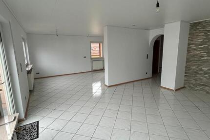 Wohnung Viernheim - 3 Zimmer, 90 m&sup2;, 900&euro; | Angebot:25379355