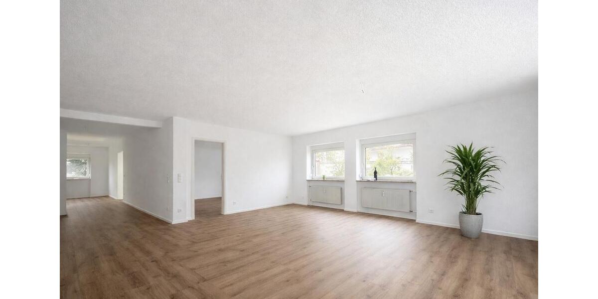 Exklusive 3 Zi.- EG-Wohnung mit großem Garten, Terrasse & Doppelgarage – LU 3 zimmer