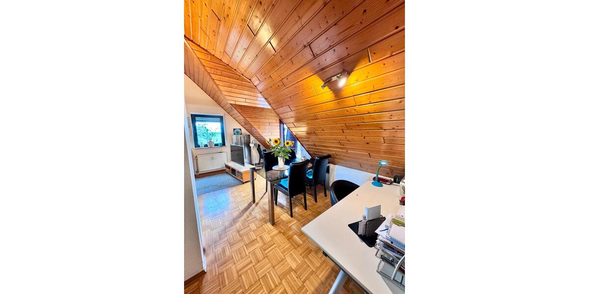 Schön geschnittene zwei Zimmer Dachgeschosswohnung 56qm 2 zimmer