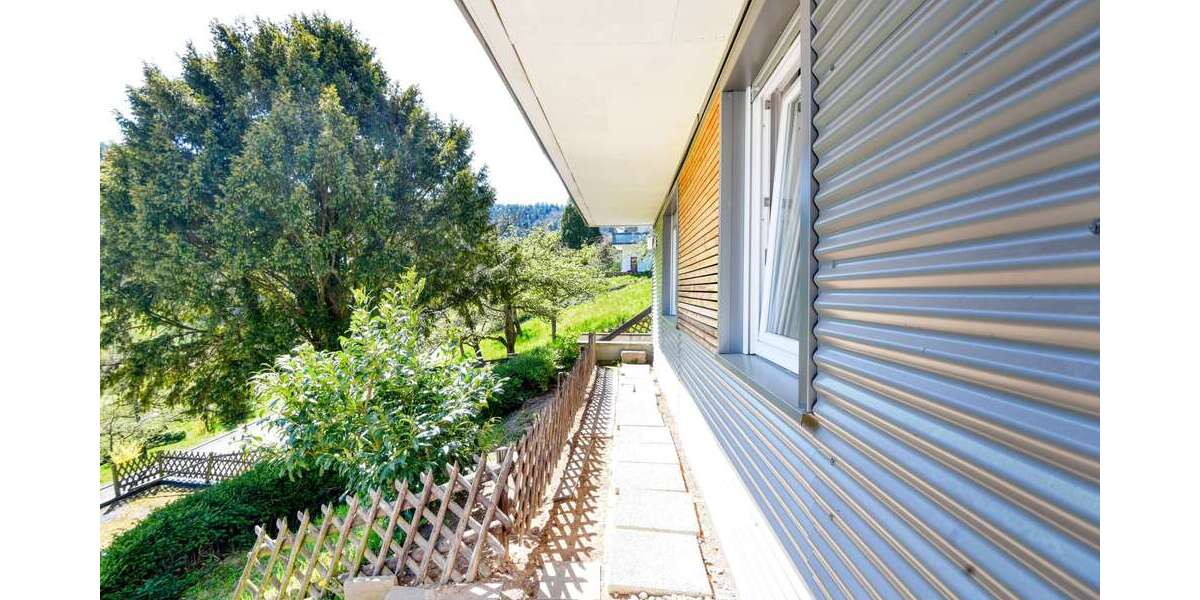 Zweifamilienhaus traumhaftem Ausblick Energieeffizient & am Waldrand Garten, Balkone & Terrassen 7 zimmer