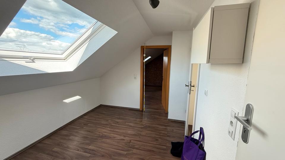 Dachgeschoßwohnung Mannheim Sandhofen - 2.5 Zimmer, 50 m&sup2;, 700&euro; | Angebot:26313632