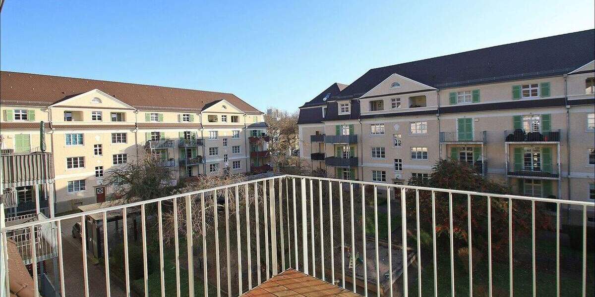 Bezugsfrei! Neue Hofgärten! Hübsche, geräumige 2-Zimmer-Wohnung mit zwei Balkonen! 2 zimmer