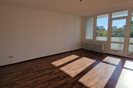 Provisionsfrei* Ruhige 3,5-Zimmer-Wohnung mit Südbalkon & Grünblick - Parkseite direkt unterm Dach in Mannheim-Vogelstang - Wohnung Mannheim Käfertal | Angebot:27223340