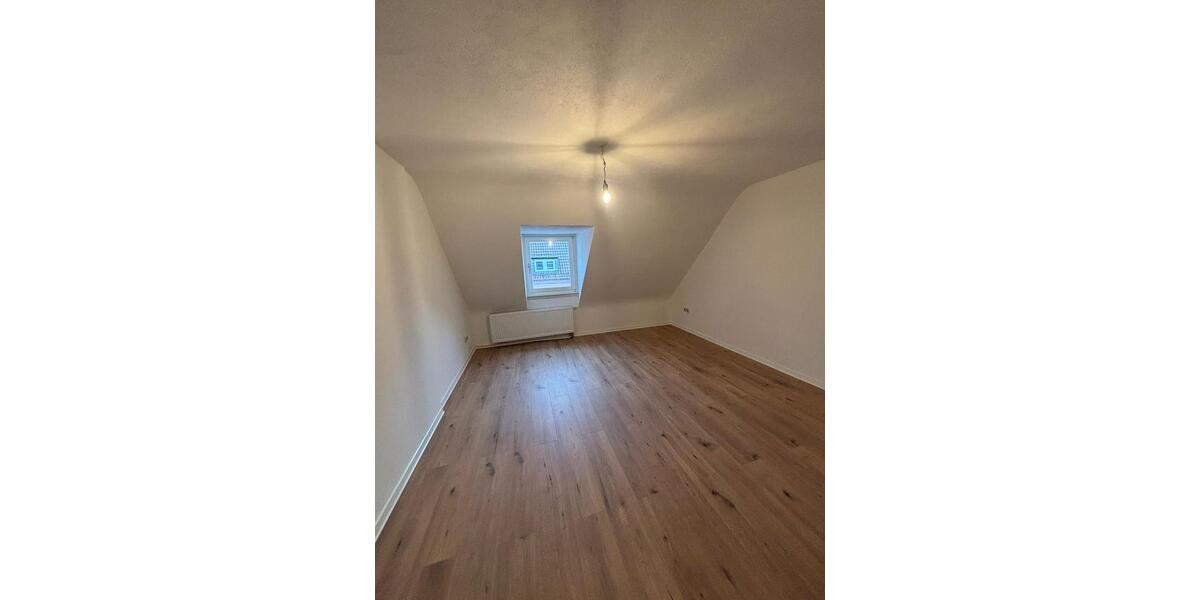 Dachgeschoßwohnung Worms - 3 Zimmer, 92 m&sup2;, 1.058&euro; | Angebot:25975167