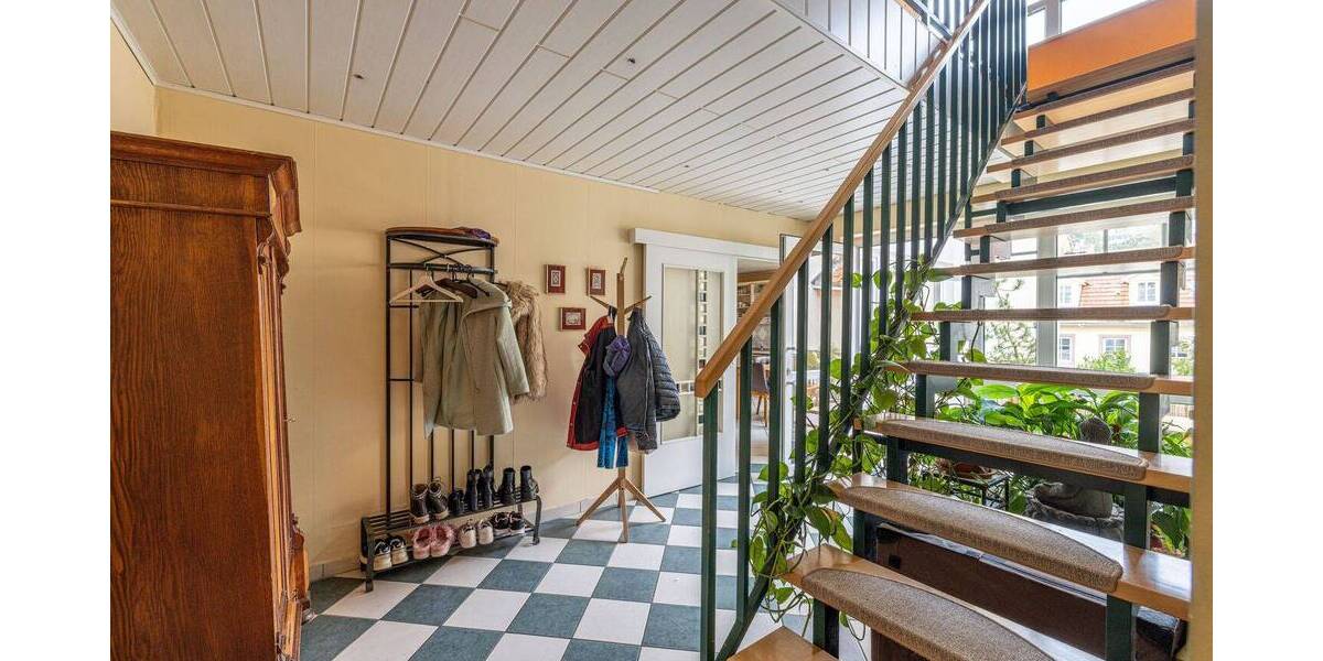 Etagenwohnung Weinheim - 5 Zimmer, 213 m&sup2;, 490.000&euro; | Angebot:25986088