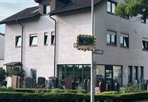 Wohn- und Geschäftshaus in MA-Wallstadt, Feldrandlage