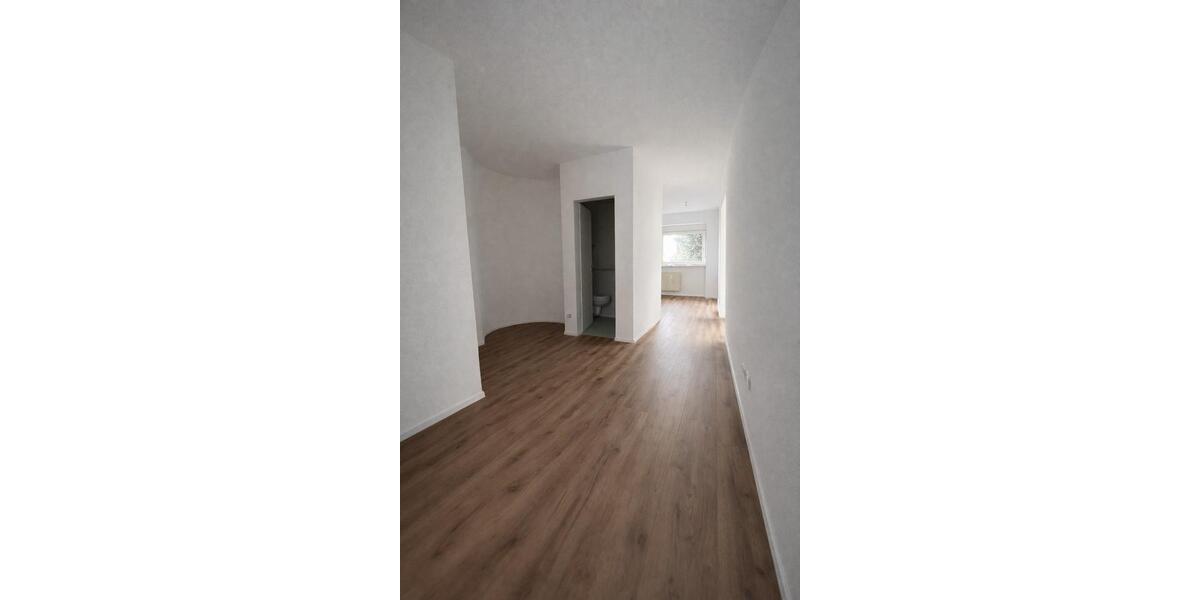 Exklusive 3 Zi.- EG-Wohnung mit großem Garten, Terrasse & Doppelgarage – LU 3 zimmer