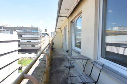 Schöne, renovierte Wohnung mit Balkonen
