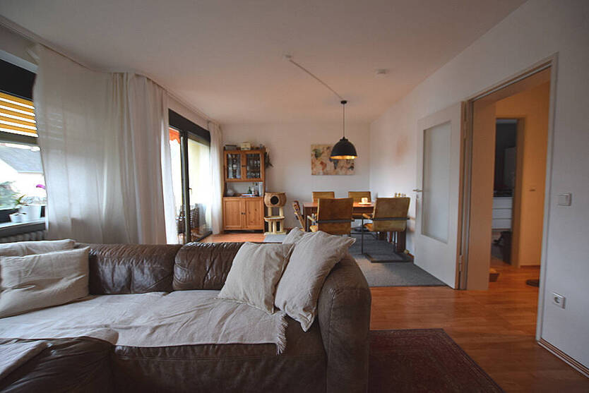 Helle Wohnung mit Balkon in ruhiger Lage