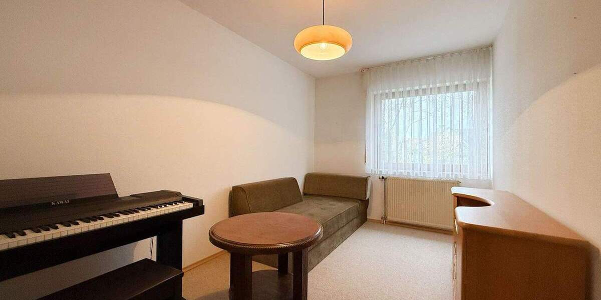 Gepflegtes, renovierungsbedürftiges Reihenmittelhaus in ruhiger und zentraler Lage von Leimen 5 zimmer