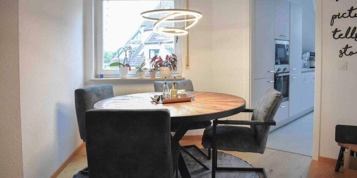 Modernisierte 3 Zi. Wohnung Maisonette, 2 Bäder, 2 Schlafzimmer, EBK, sonniger Balkon, TG Stell. 3 zimmer