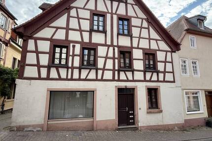 Charmantes Mehrfamilienhaus mit Stellplätzen in der Weinheimer Innenstadt 1 zimmer