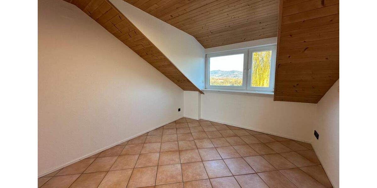 Eigentumswohnung, Dachgeschoss, 4Z, EBK, TLB, Terrasse,, Kamin.. 4 zimmer