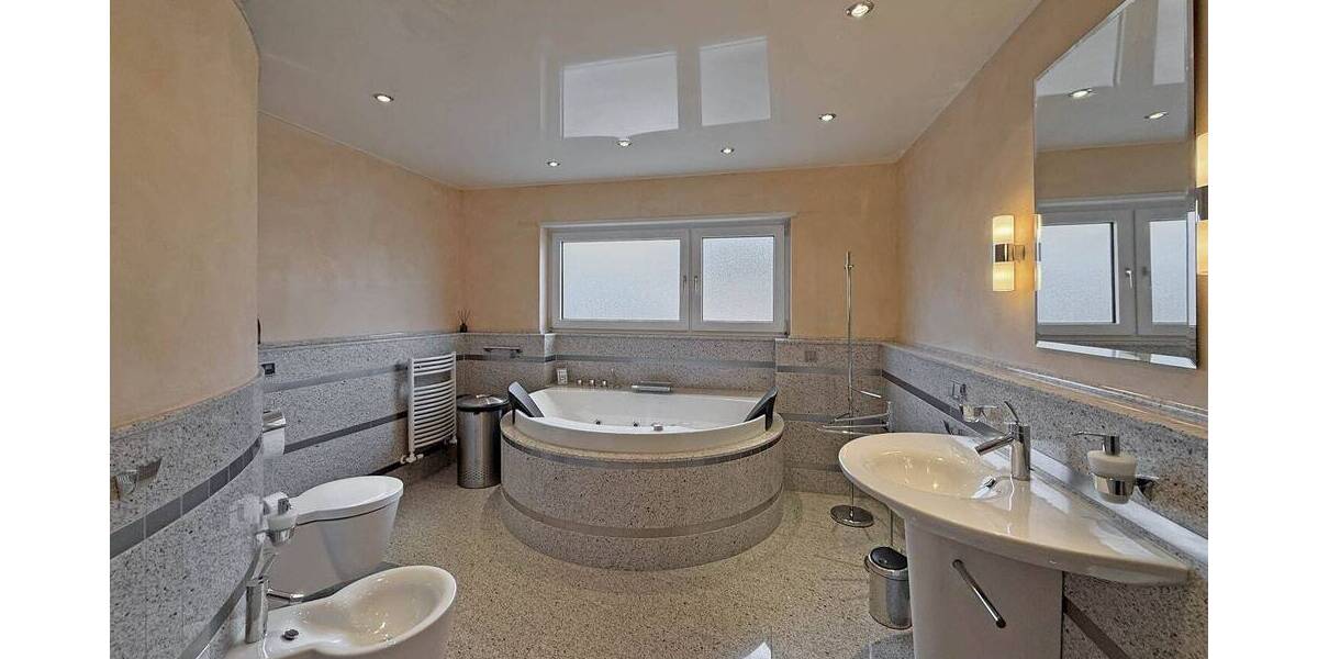 Mehrfamilienhaus, Wohnhaus Hockenheim - 7 Zimmer, 241 m&sup2;, 725.000&euro; | Angebot:26140296