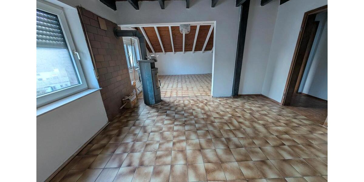 Dachgeschoßwohnung Lautertal (Odenwald) - 5 Zimmer, 135 m&sup2;, 1.100&euro; | Angebot:26030531