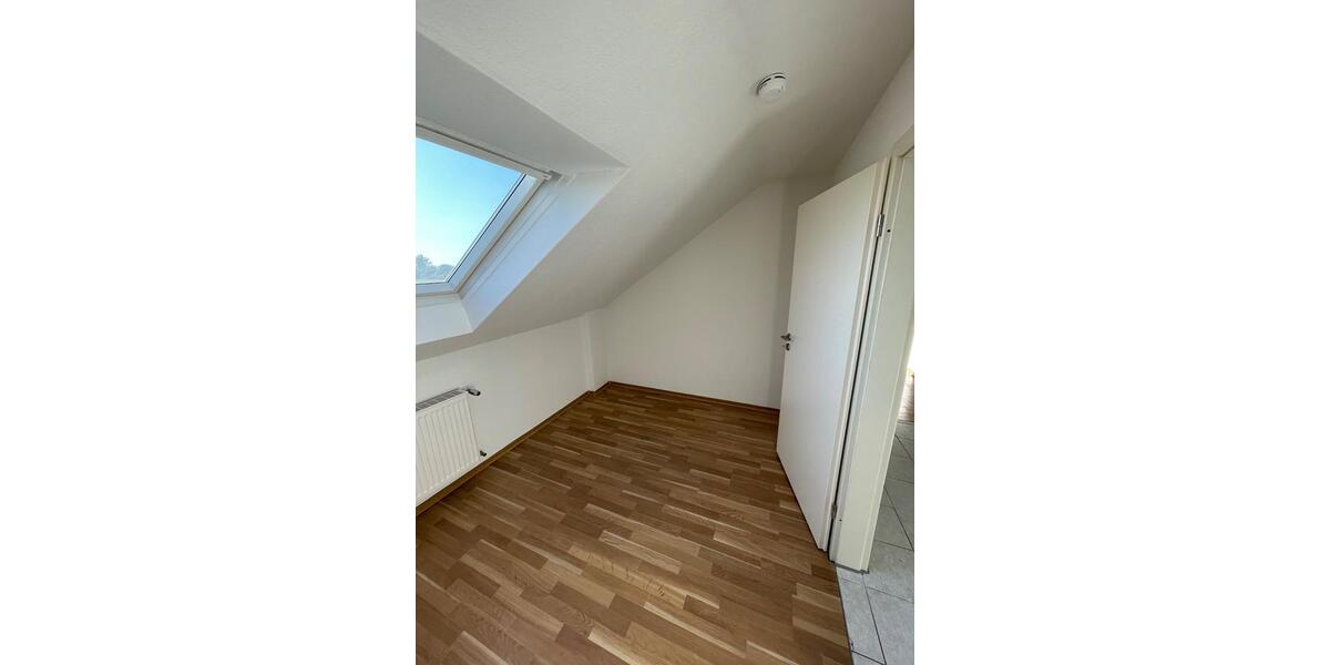 Dachgeschoßwohnung Hockenheim - 3 Zimmer, 77 m&sup2;, 239.000&euro; | Angebot:26572972