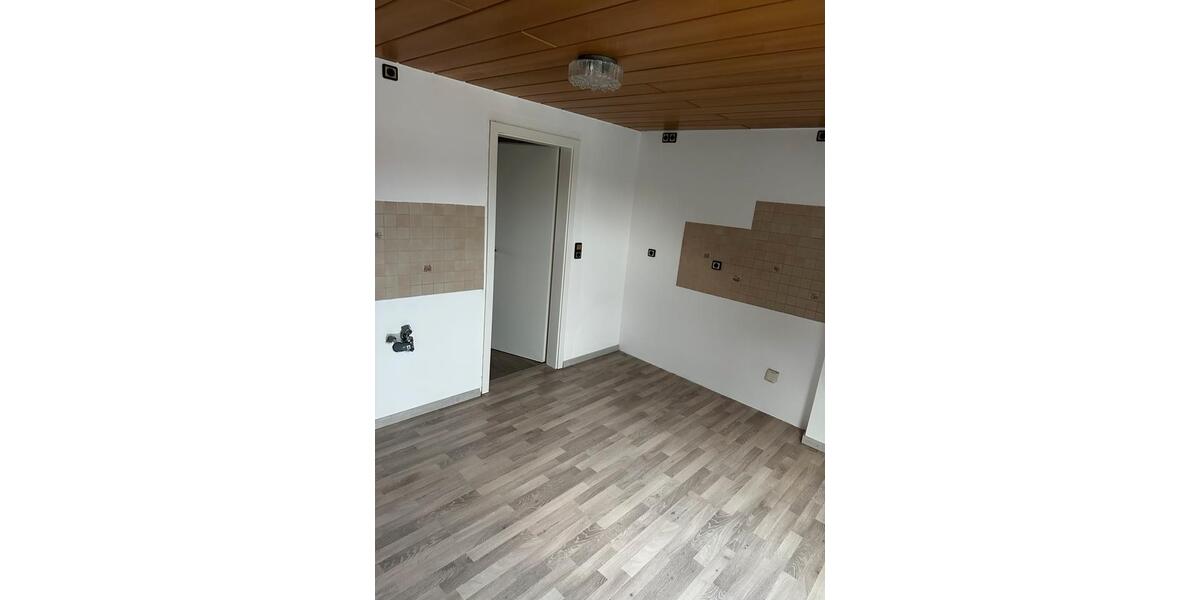 Dachgeschoßwohnung Bürstadt - 3 Zimmer, 71 m&sup2;, 950&euro; | Angebot:25639138