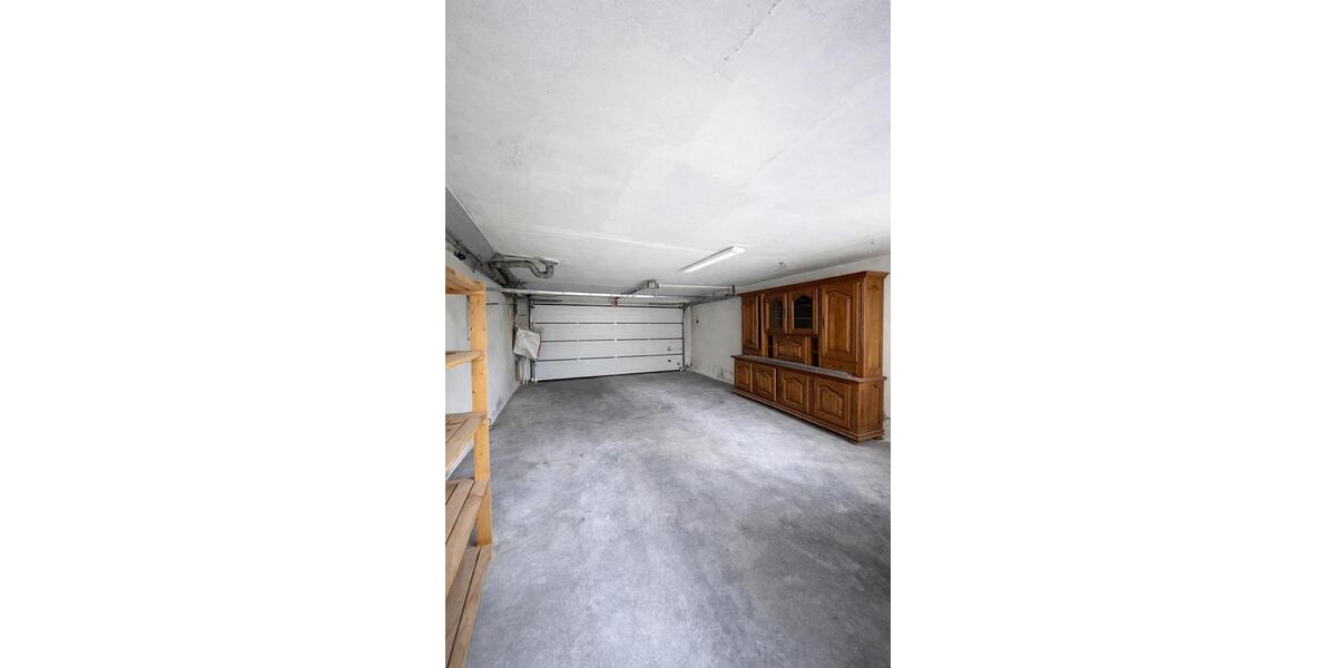 Exklusive 3 Zi.- EG-Wohnung mit großem Garten, Terrasse & Doppelgarage – LU 3 zimmer