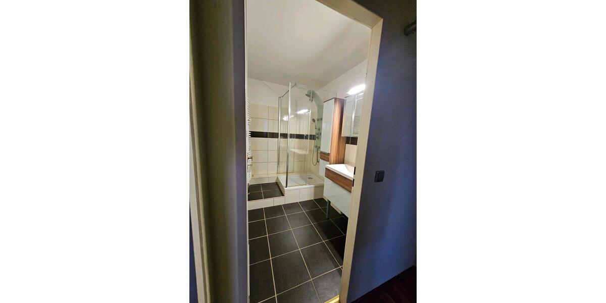 3-Zimmerwohnung mit Einbauküche, Balkon, Keller und PKW-Stellplat 3 zimmer