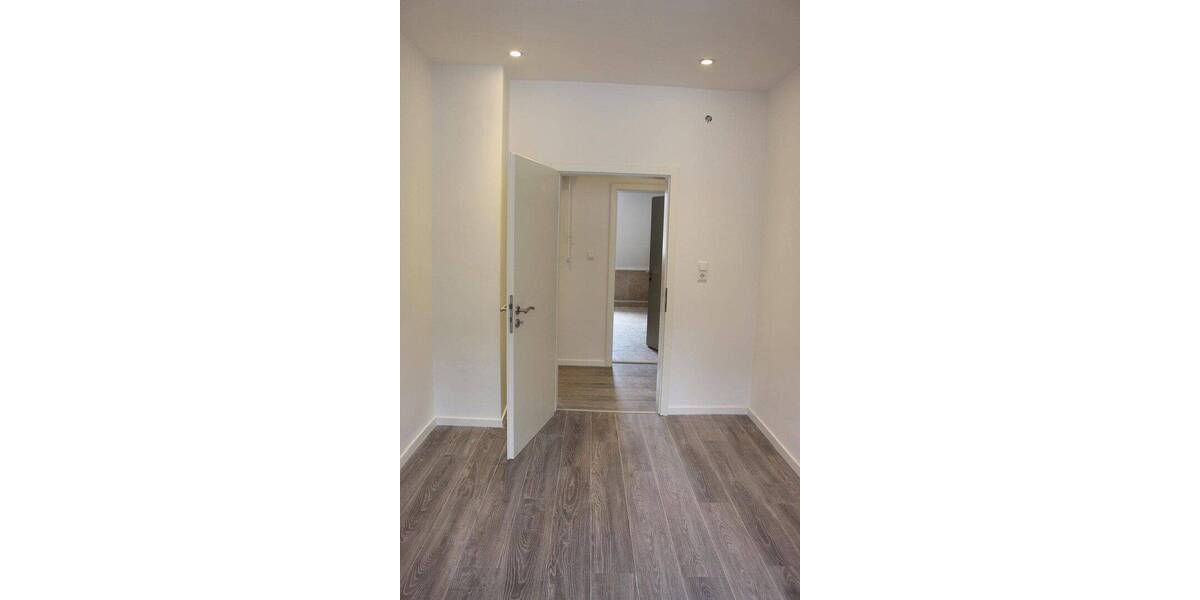 Etagenwohnung Frankenthal - 5 Zimmer, 100 m&sup2;, 1.280&euro; | Angebot:26789349