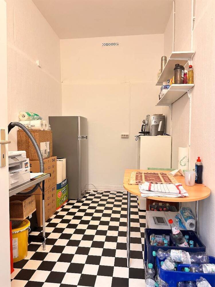 Relaisstraße: Ladenbüro in super Einkaufslage!