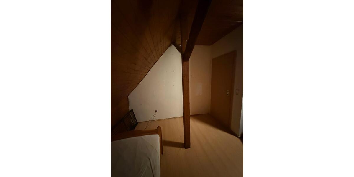 Ein WG-Zimmer zu vermieten 7 zimmer