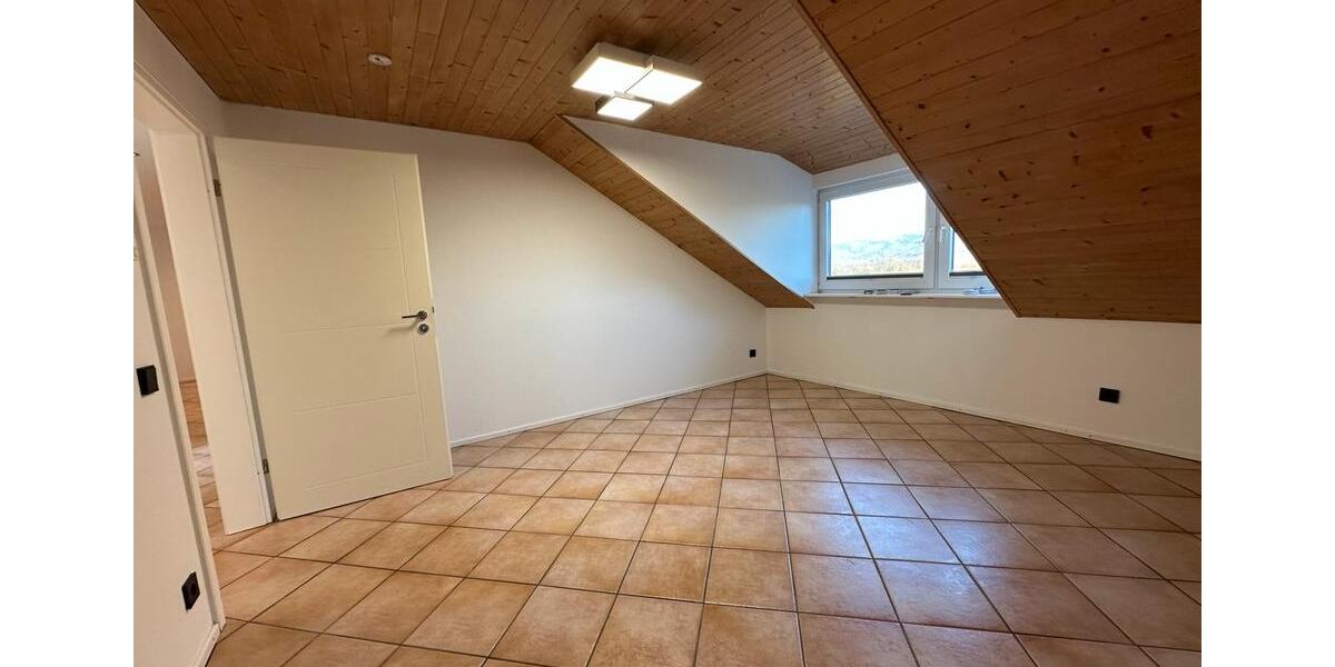 Eigentumswohnung, Dachgeschoss, 4Z, EBK, TLB, Terrasse,, Kamin.. 4 zimmer