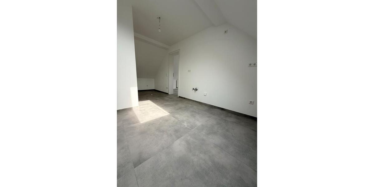 Dachgeschoßwohnung Hockenheim - 2 Zimmer, 85 m&sup2;, 1.250&euro; | Angebot:26625841